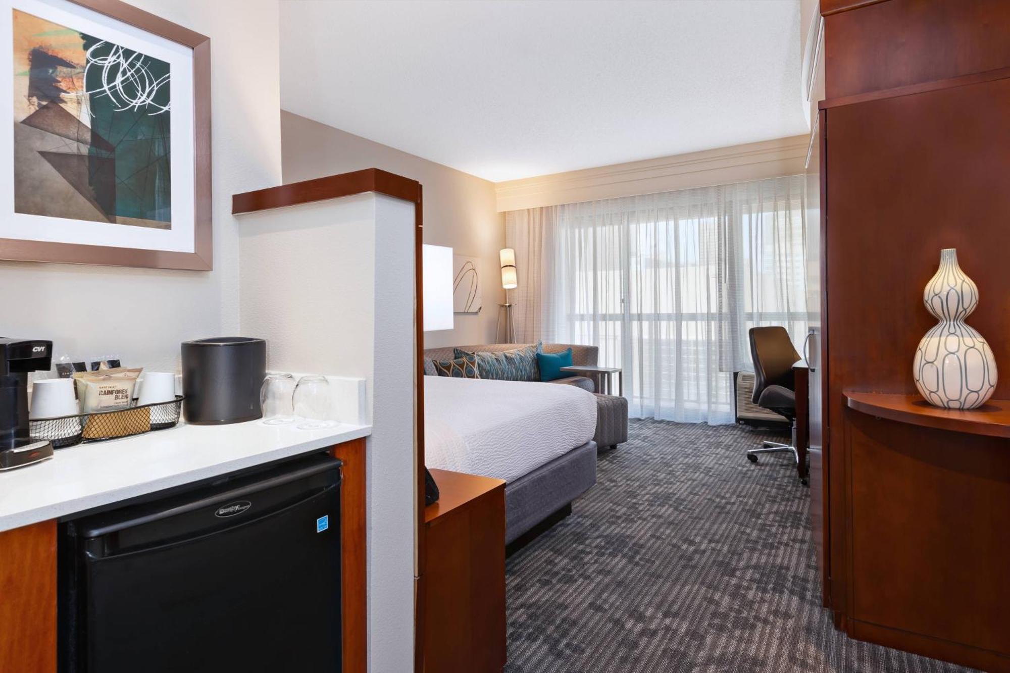 Courtyard By Marriott Oklahoma City Downtown Exterior photo
